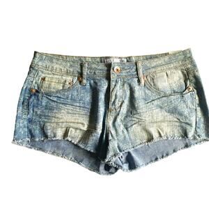 YMI USA Juniors Light Wash Distressed Floral Denim Cut-Off Hot Shorts Size 9